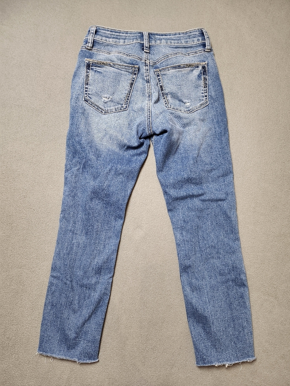 SILVER Avery Slim Crop jeans size 26 Distressed. - Picture 2 of 11